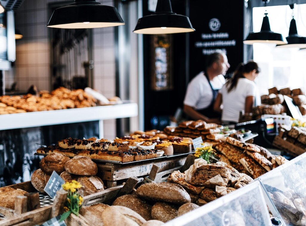 Présentoirs en bois : pourquoi ils séduisent les boutiques B2B