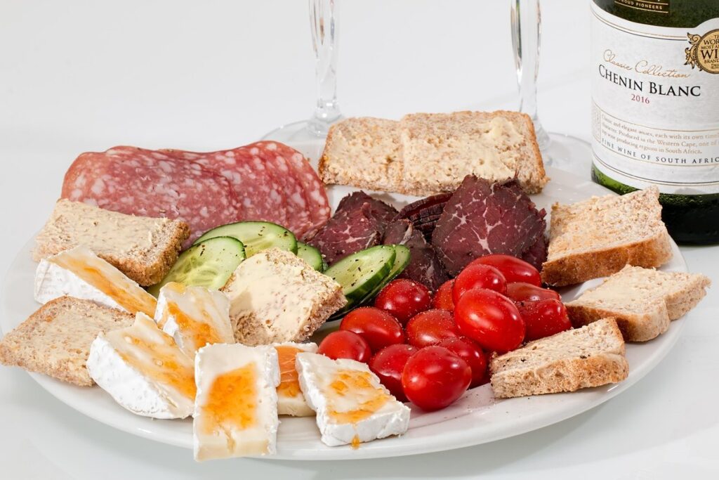 Composer une planche apéro parfaite : produits, quantités et dressage