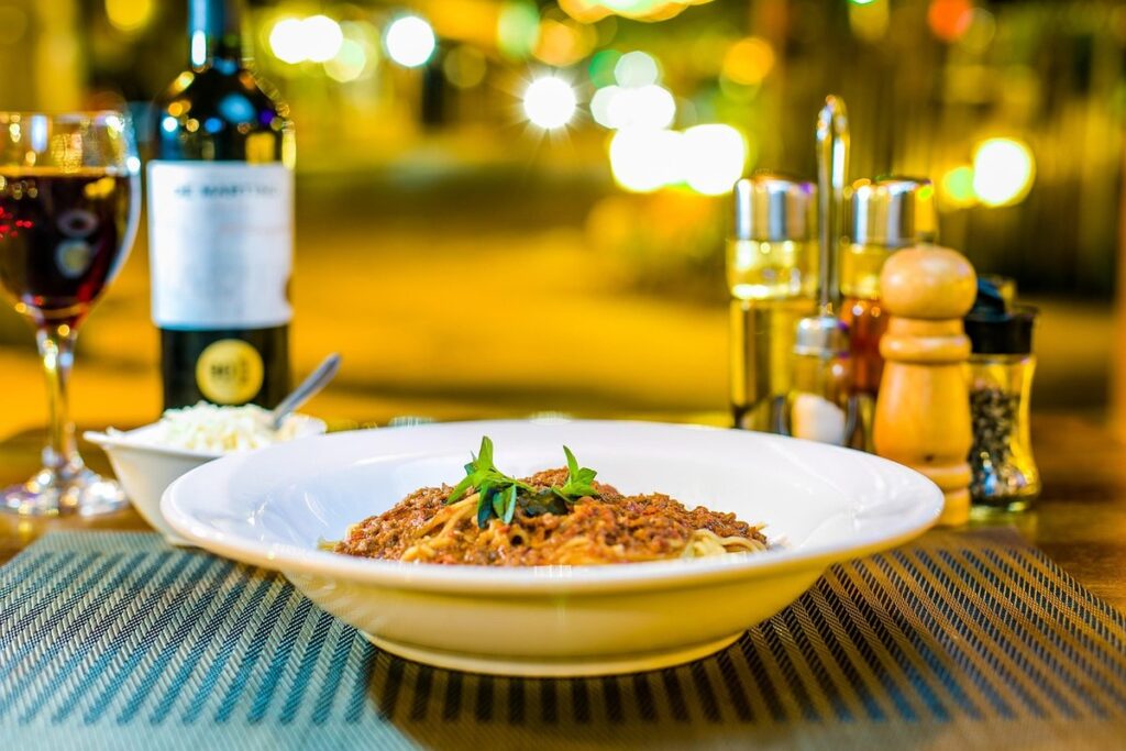 Comment réussir ses accords mets et vins : le guide pratique