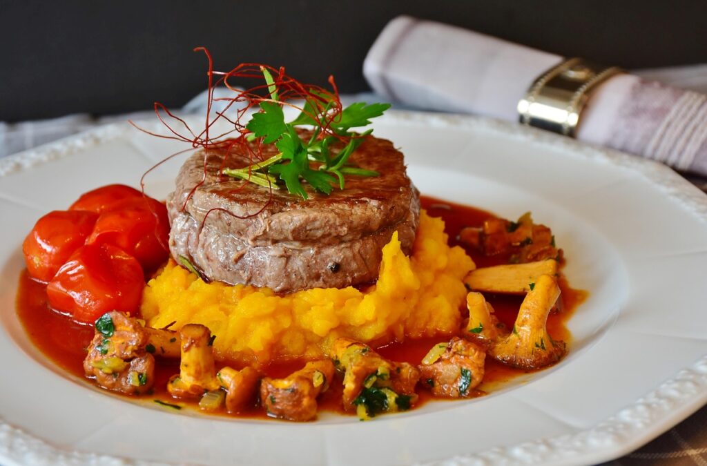 Entrecôte à la bordelaise nappée de sauce à l'échalote et au vin rouge